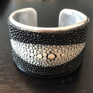 Stingray Protective Eye Cuff
